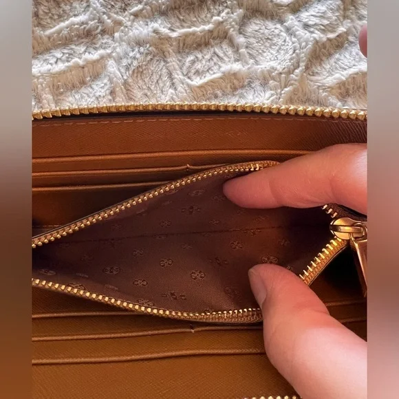 Tory Burch Emerson Zip Continental Wallet - Picture 5 of 6